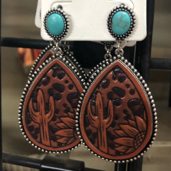 Weastern Earrings - Picture 1 of 1